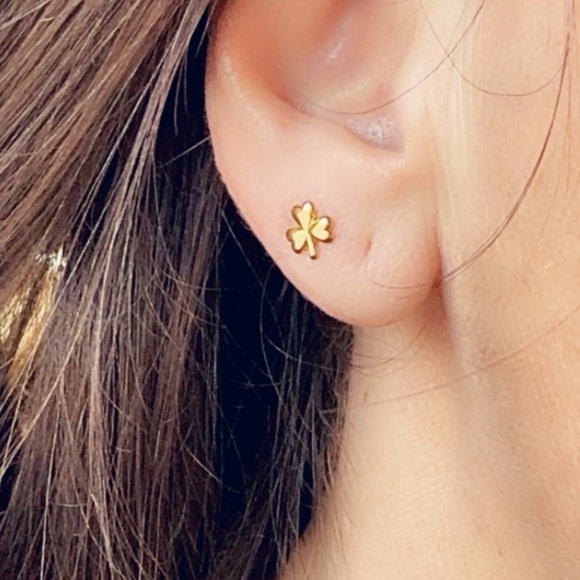 14k Gold Vermeil Shamrock Lucky Clover Stud Earrings - Picture 11 of 11